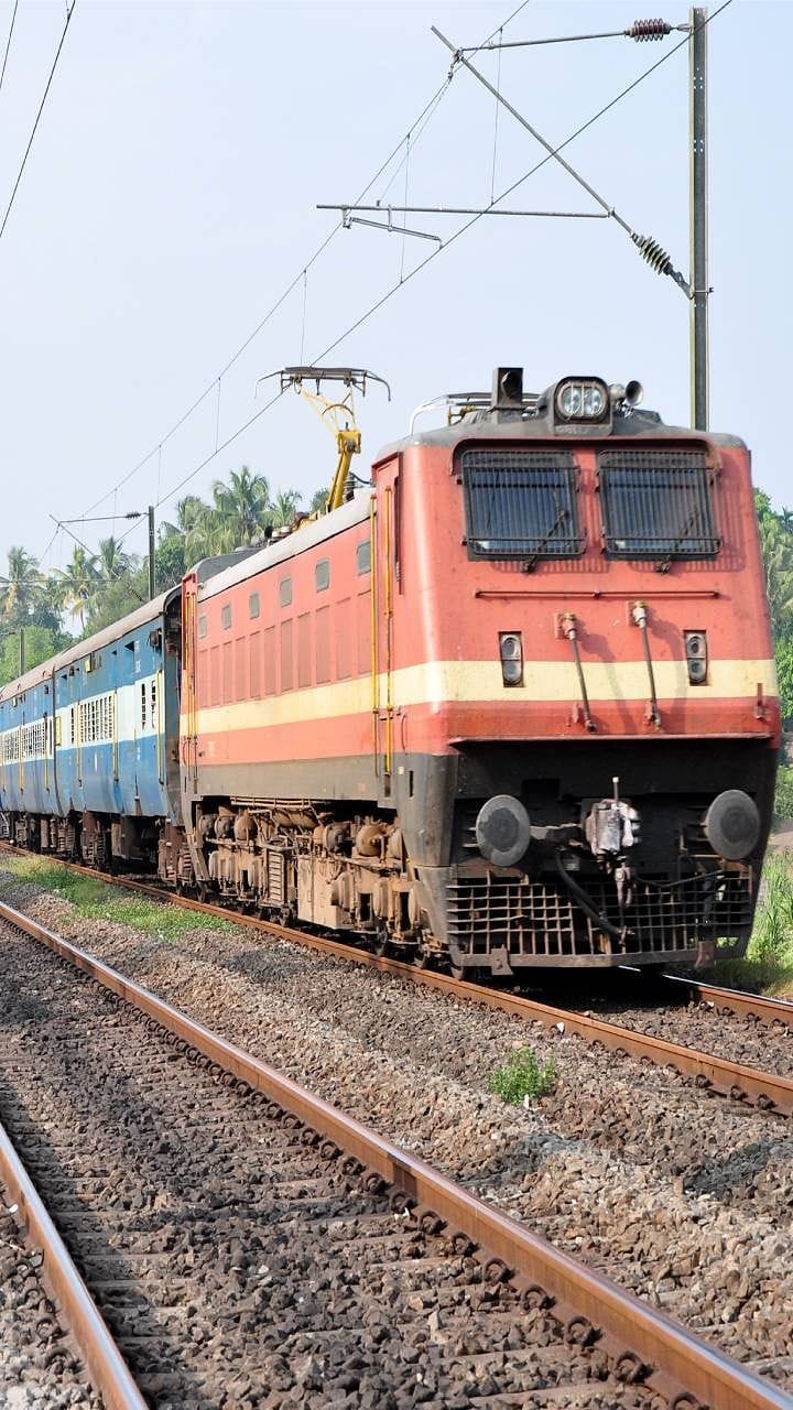 Seats full in major trains from Dussehra to Chhath Puja, now resort to specials