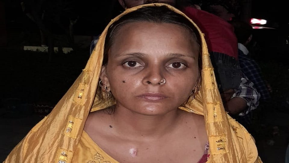 Woman cheated of Rs 70 thousand inside bank