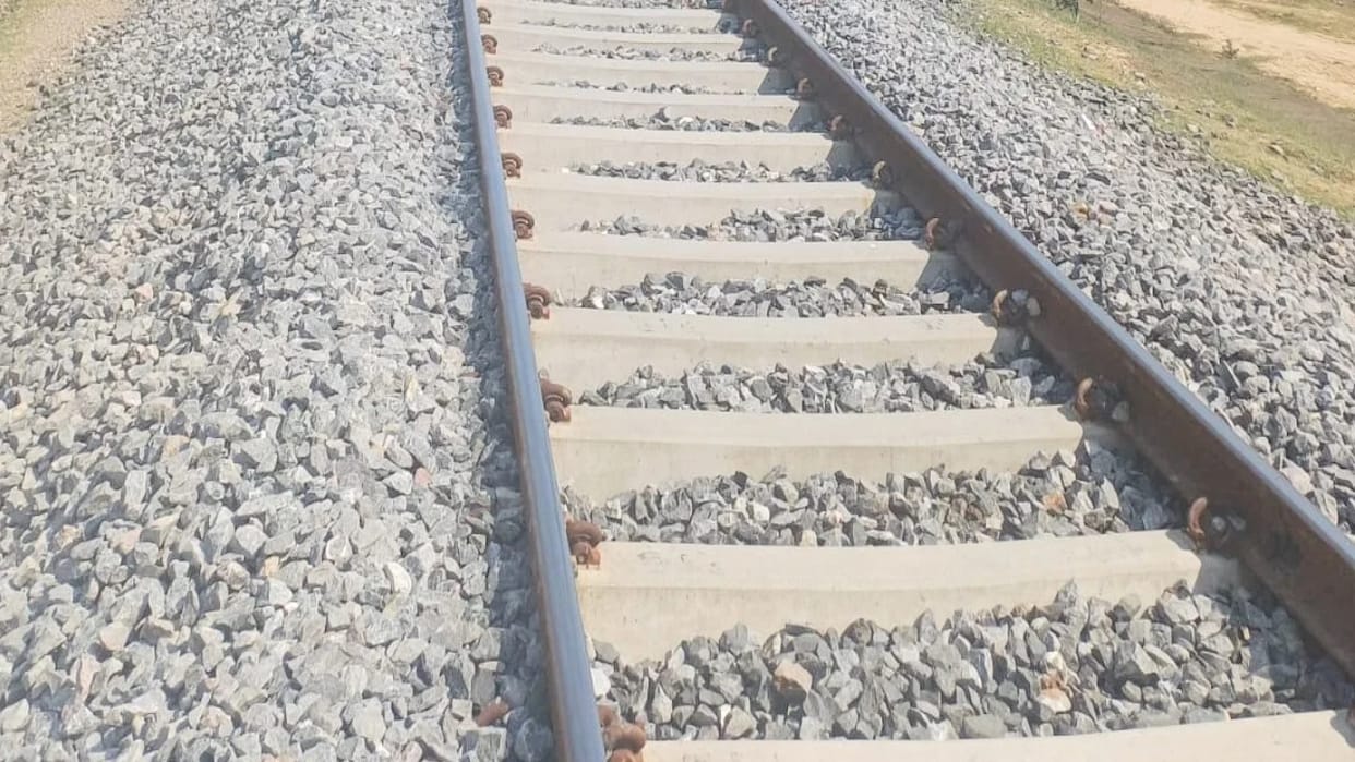 body of young man was found lying near railway line in Lucknow possibility that he was hit by train