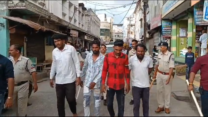 Ujjain News: Terror of goons in CM Yadav's hometown, first beat up shopkeeper
