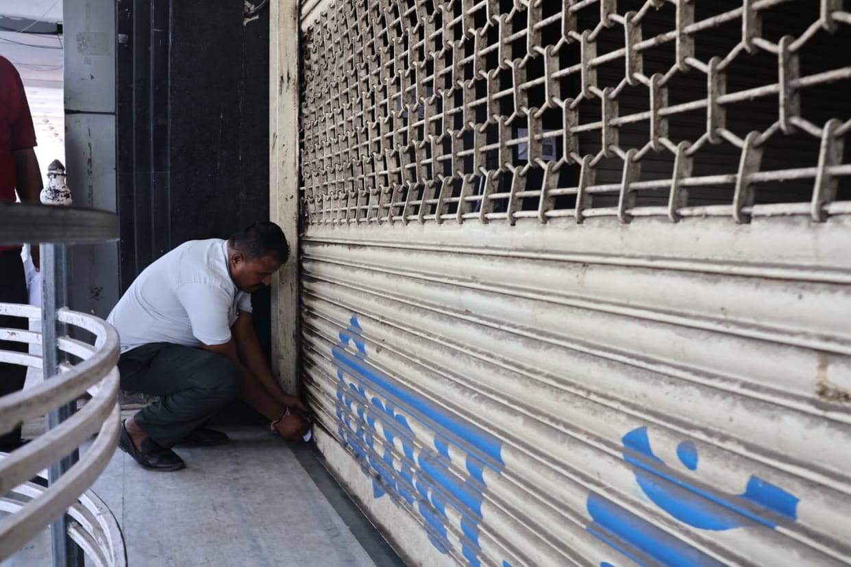 Indore: Ignoring security arrangements proved costly, administration sealed three buildings