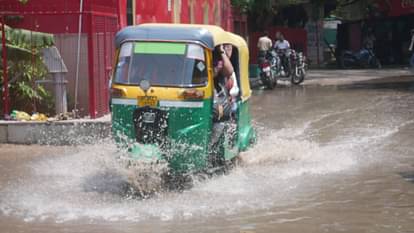 UP Weather: पूरे यूपी में छाया मानसून, भारी बारिश की चेतावनी... गोरखपुर में पांच की मौत; बढ़ी परेशानी UP Weather Update Heavy Rain Warning Issued Five Killed by Lightning in Gorakhpur