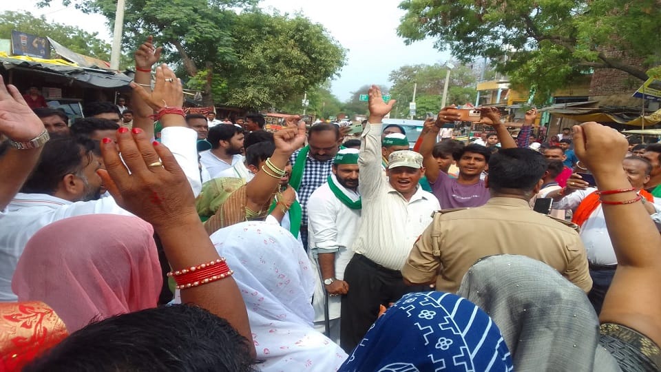 Protest held on road and electricity problems