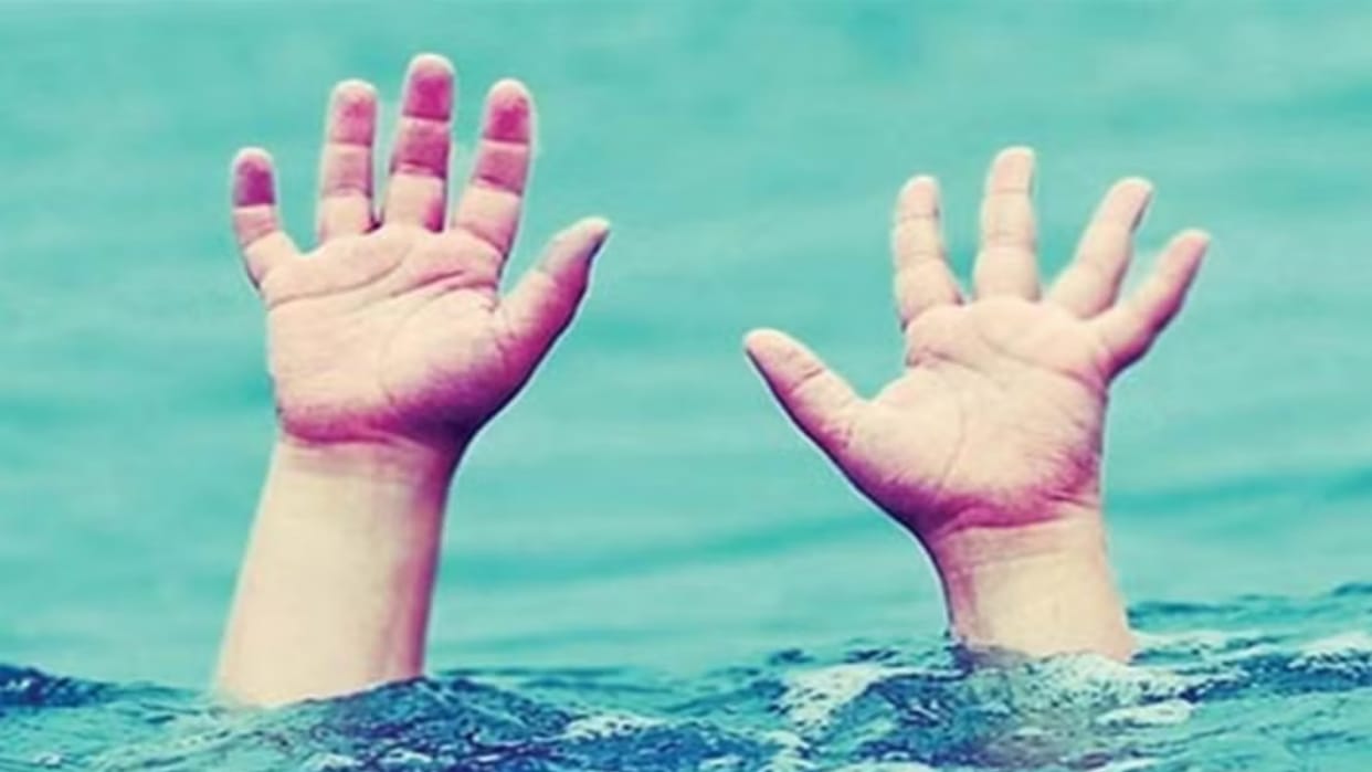 loving couple jumped from the new Yamuna bridge holding each other's hands, divers engaged in search