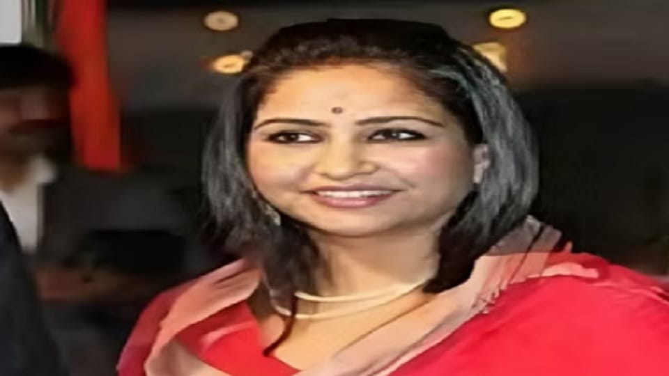 Kunda: Raja Bhaiya wife Bhanvi Singh appealed to the Home Minister for justice.