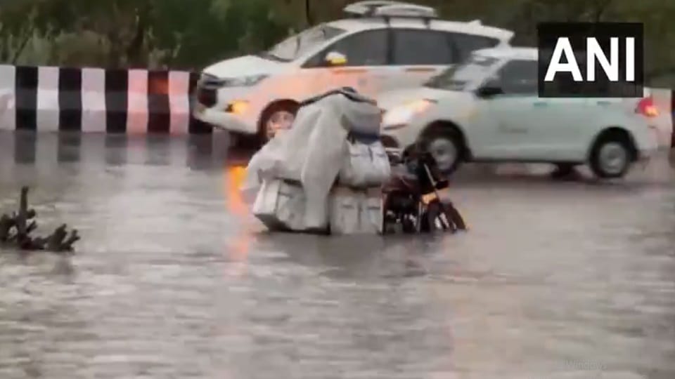 Yellow alert for rain in Delhi till July 3 monsoon will hit in next three days