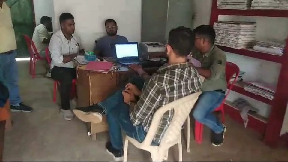 Patwari arrested red handed while taking a bribe of Rs 3500 IN Janjgir Champa