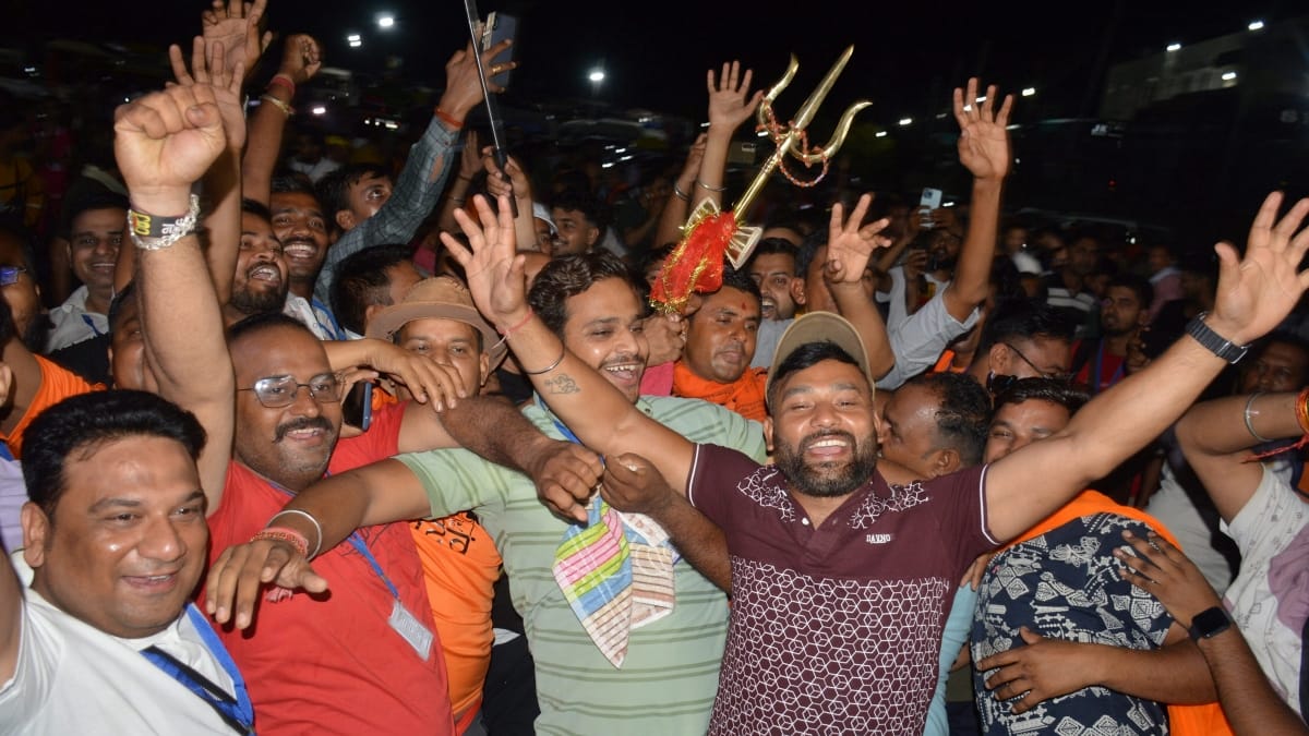 Amarnath Yatra 2024 first batch of 4603 pilgrims flags off from Jammu by LG manoj sinha
