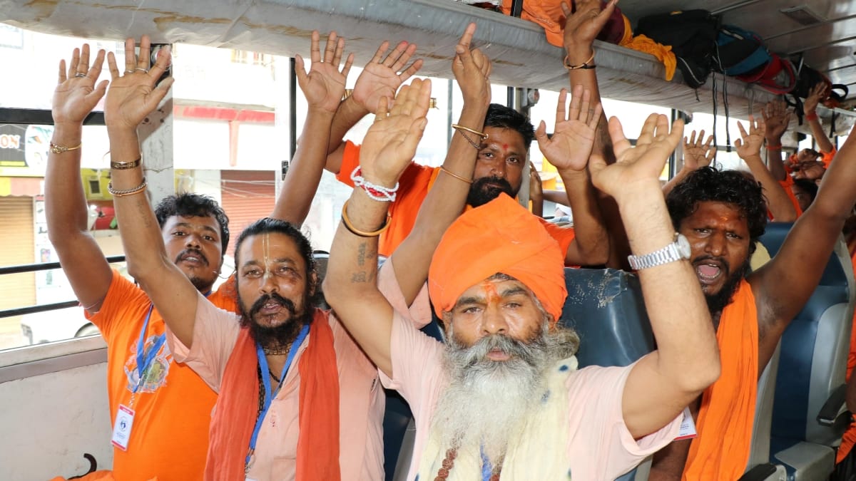 Amarnath Yatra 2024 first batch of 4603 pilgrims flags off from Jammu by LG manoj sinha