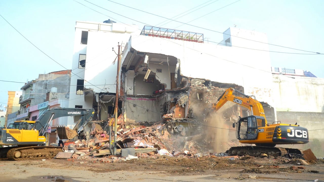 bareilly firing case bulldozer run on hotel and house of rajeev rana in Bareilly