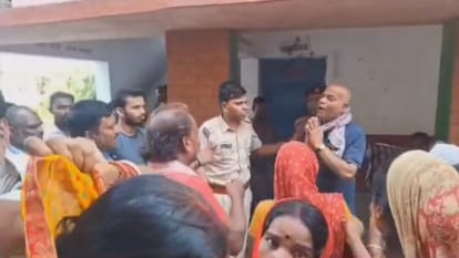 Begusarai: Teacher accused of beating students after drinking alcohol, parents reached school, created ruckus