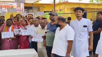 Congress MLA Chaturi Nand goes on hunger strike accuses government of corruption in Mahasamund