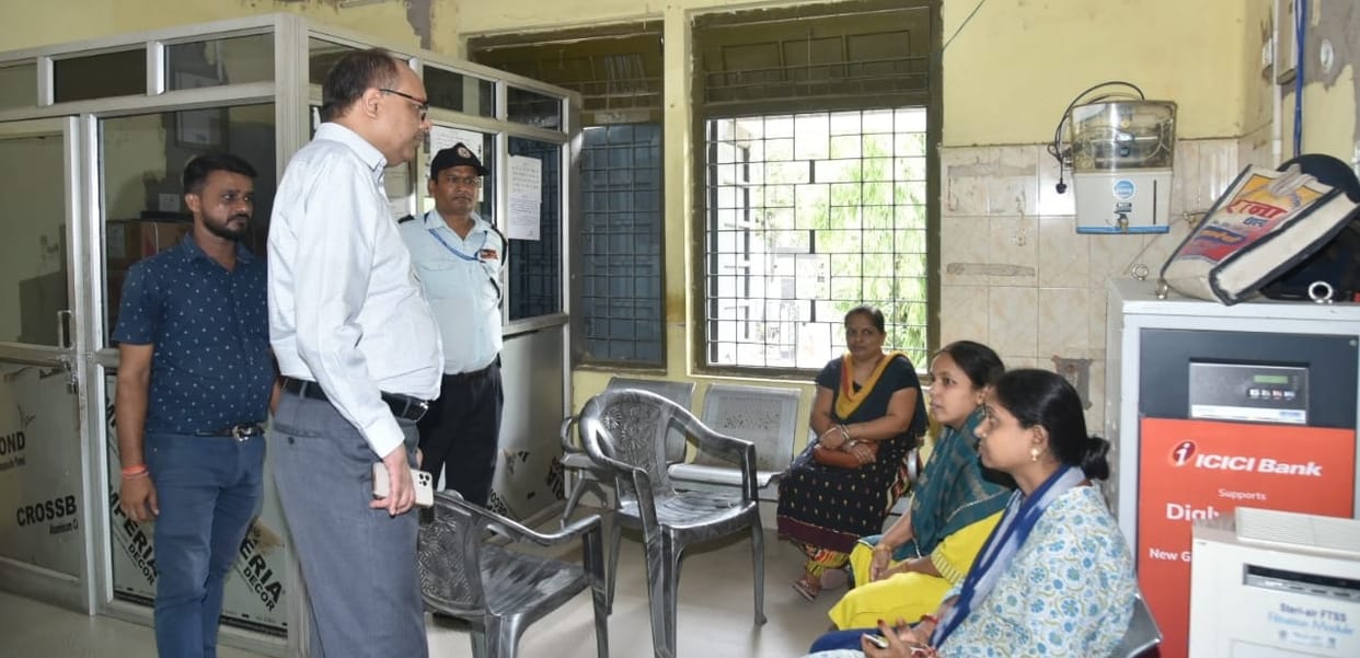 Bihar: DM Chandrashekhar Singh reached government hospital, doctors found missing. Gardiner Road