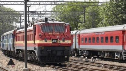 Railway News: निरस्त चल रहीं कई ट्रेनें बहाल, कई ट्रेनों के रूट में किया गया परिवर्तन Many canceled trains reinstated, route changed for many.