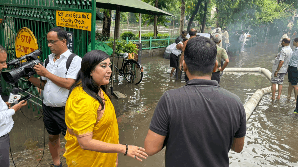 delhi first rain waterlogging in house of Minister Atishi and MPs photos viral