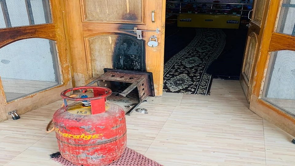 Attempt to set fire to the door of Gurudwara in ramnagar