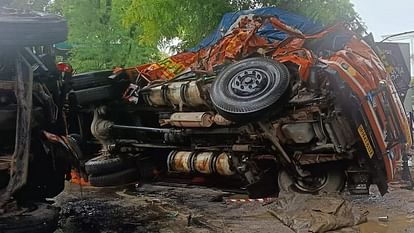 Aligarh News: आपस में भिड़े दो ट्रक, हादसे में एक घायल, पांच घंटे लगा रहा जाम Trucks collided in Madrak, Aligarh