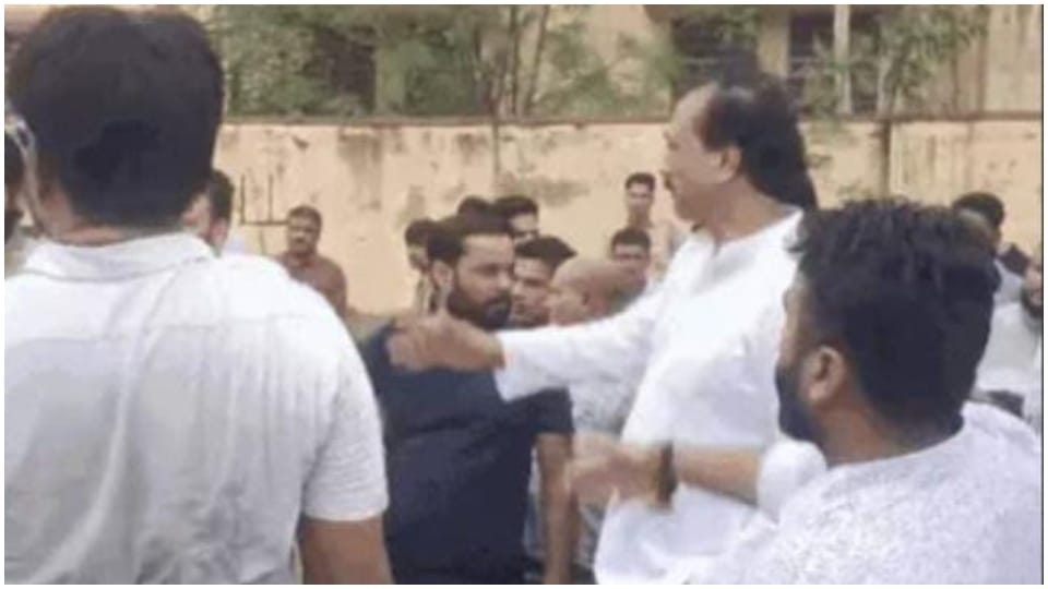पूर्व विधायक गुढ़ा ने किया विरोध।