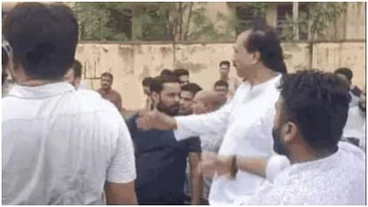 Jhunjhunu: करंट लगने से एक की मौत, तीन घायल, पानी में उतराती हुई मिली लाश, पूर्व विधायक गुढ़ा ने किया प्रदर्शन Jhunjhunu: One dead, three injured due to electrocution, body found floating in water