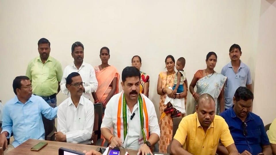 कांग्रेस विधायक ने की प्रेस कॉन्फ्रेंस