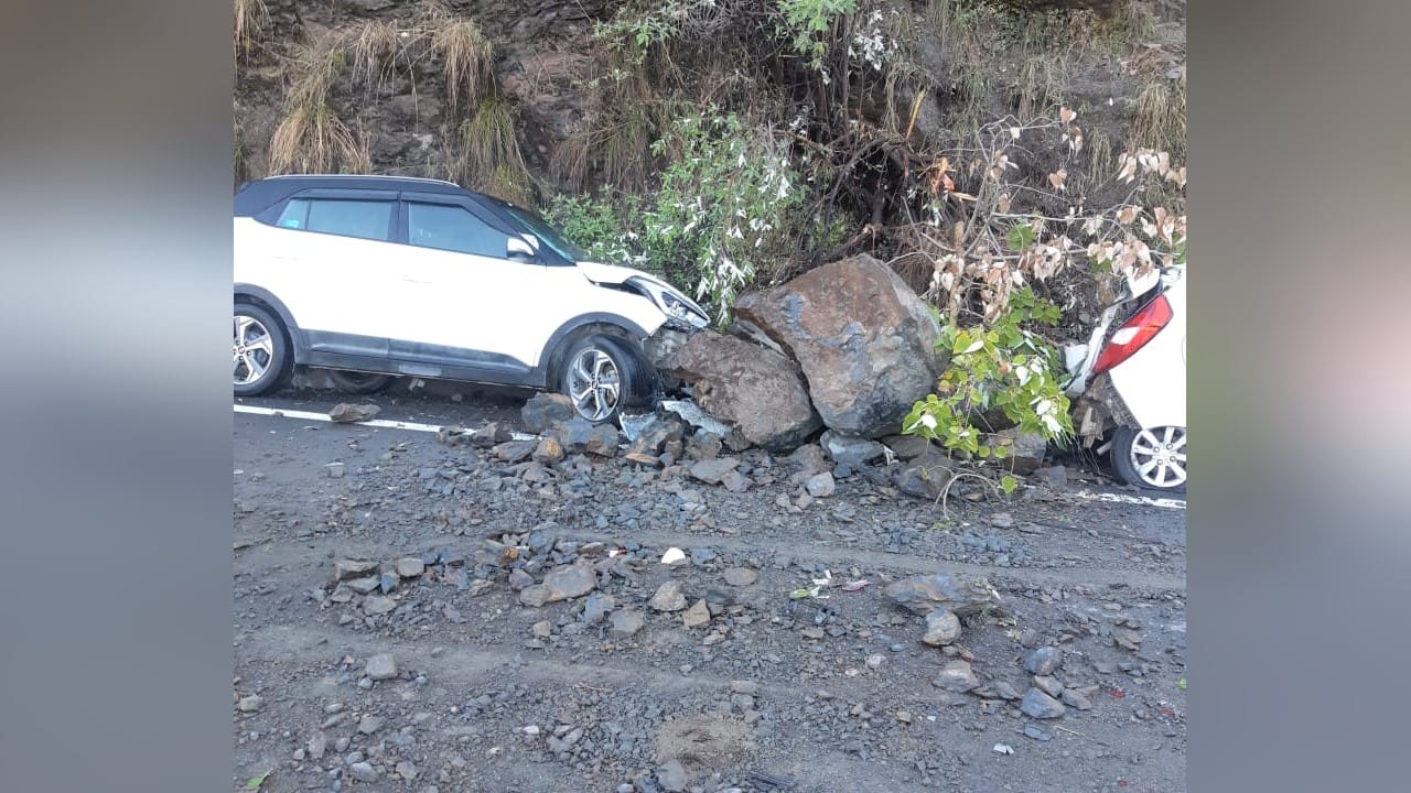 Himachal Weather: The first monsoon rain caused devastation, landslides in many places, vehicles got buried