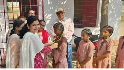 Basic School: Children Will Be Welcomed With Kheer-halwa On Reaching  School. - Uttar Pradesh News - आज से खुले बेसिक स्कूलः रोली-टीके से हुआ  बच्चों का स्वागत, खाने में मिलेगा हलवा-खीर ...