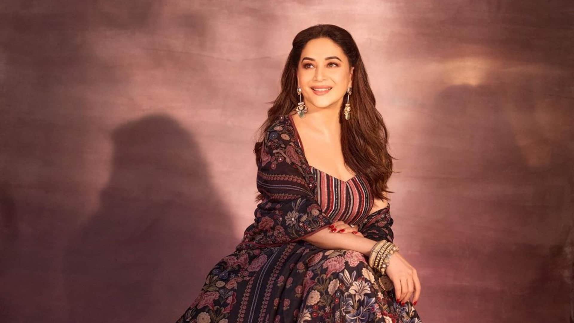 Actress Worked with Father and Son hema Malini Madhuri Dixit Sridevi Shilpa Shetty Rani Mukerji Dimple Kapadia