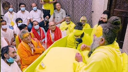 Radha Rani Controversy: प्रेमानंद महाराज ने प्रदीप मिश्रा को दी नसीहत, विवाद खत्म करने का बताया रास्ता Premanand Maharaj again gave a befitting reply to narrator Pradeep Mishra