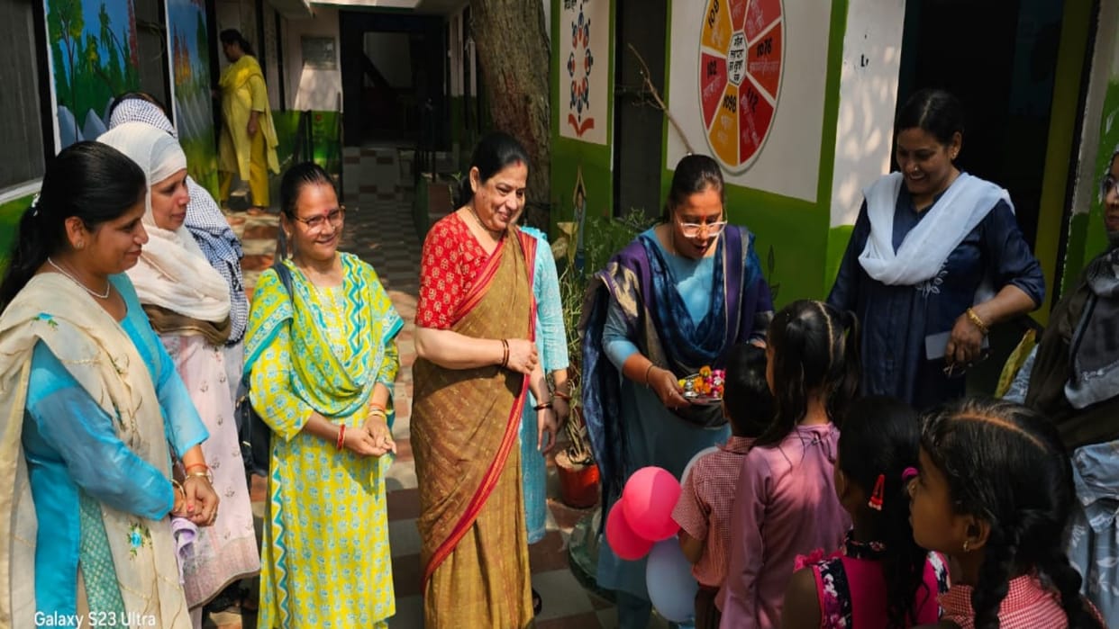 Council schools open after summer vacation, children welcomed by applying tilak on the first day