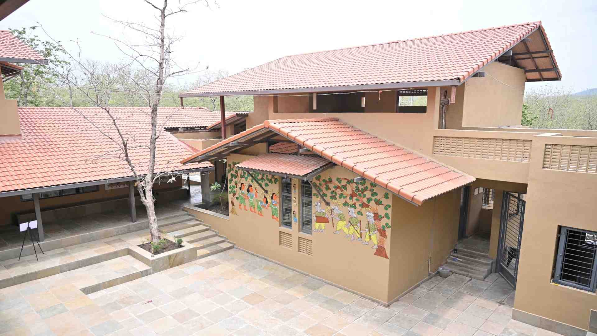 रेहटी में तैयार सोमैया विद्या मंदिर।