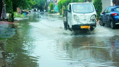 Waterlogging in Moradabad in pictures: Difficult to move on the road, vehicles stuck at many places