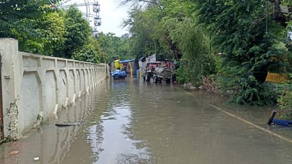 Waterlogging in Moradabad in pictures: Difficult to move on the road, vehicles stuck at many places