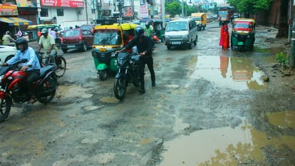 Waterlogging in Moradabad in pictures: Difficult to move on the road, vehicles stuck at many places