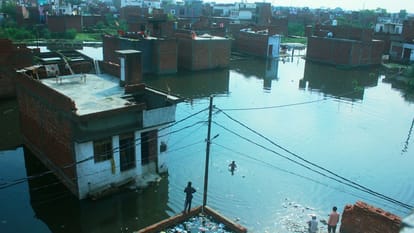 Waterlogging in Moradabad in pictures: Difficult to move on the road, vehicles stuck at many places