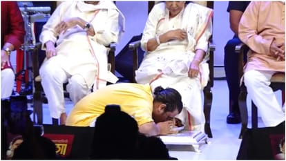 veteran singer Asha Bhosle and Sonu Nigam are uniting for their first and final live performance at Dubai
