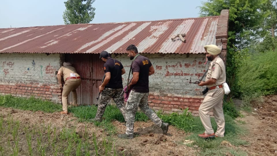 Search Of Suspected Terrorists In Pathankot police seal villages