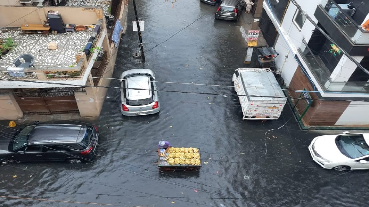 Traffic police marked 18 places to avoid waterlogging in Noida
