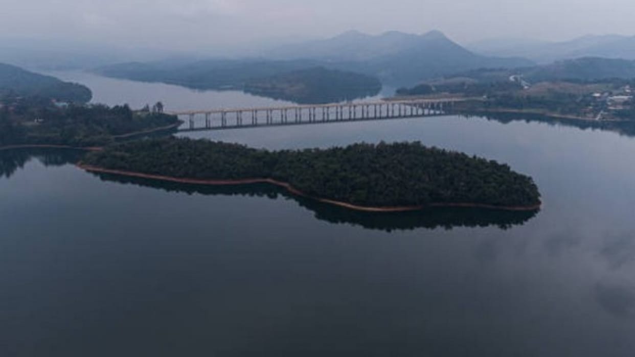 Water storage capacity in reservoirs has decreased, water storage in rivers are mixed