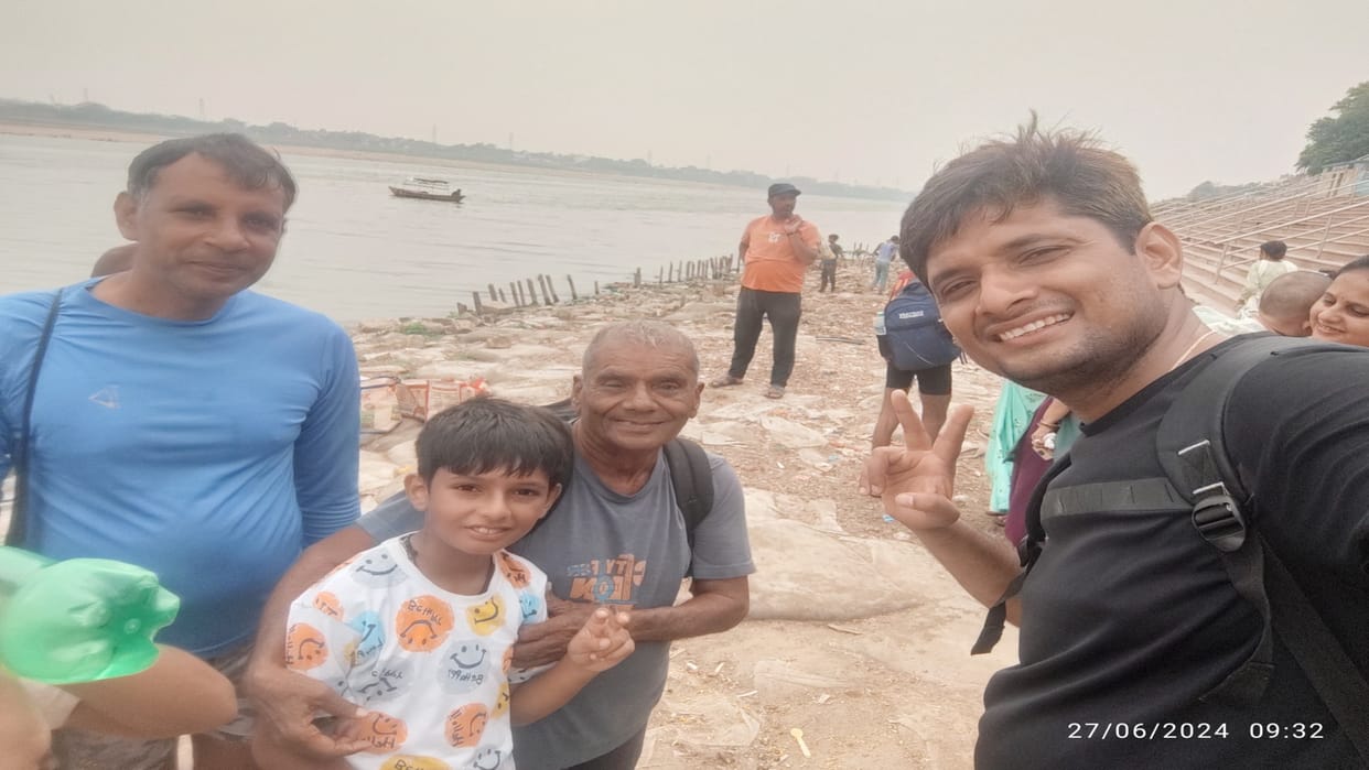 Nine year old Utkarsh crossed Yamuna in 14 minutes, learned swimming in just 17 days