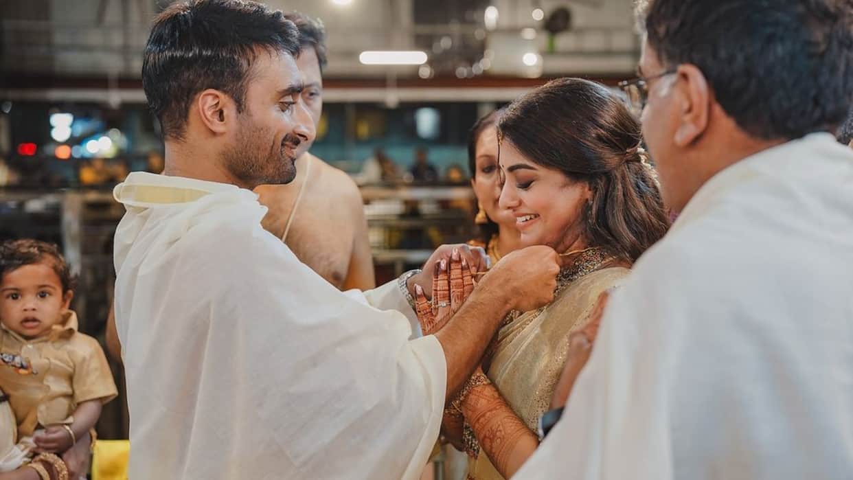 Malayalam Star Meera Nandan Gets Married To boyfriend Sreeju Shares Dreamy Wedding beautiful Pics