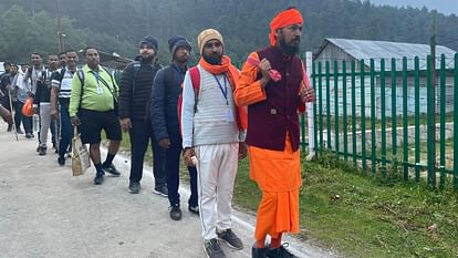 Amarnath Yatra: आरंभ हुई श्री अमरनाथ यात्रा... मंत्रमुग्ध कर देंगी आस्था और रोमांच के सफर की तस्वीरें Amarnath Yatra 2024 Begins First Batch of Pilgrims Leave For holy Cave Shrine