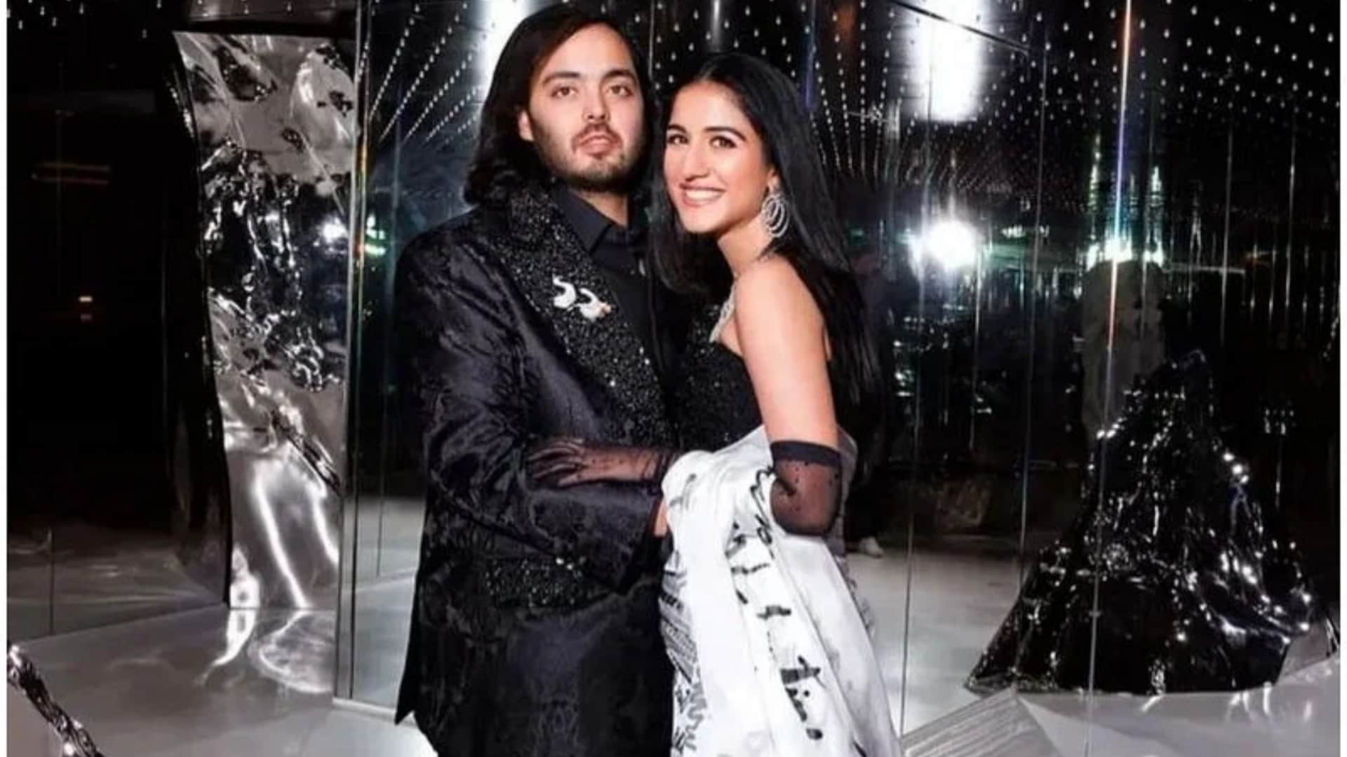 Anant Ambani Radhika Merchant celebrated Garba night Visuals of Janhvi kapoor bf Shikhar Pahariya goes viral