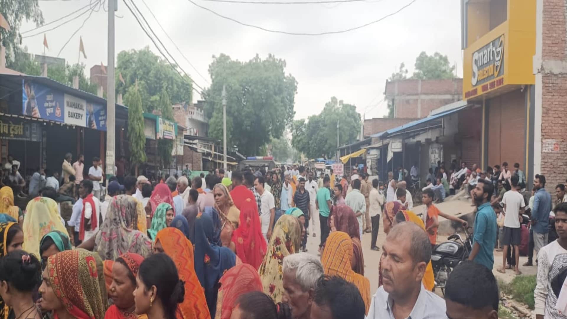 Patient died due to negligence of doctors, family members created ruckus, blocked roads