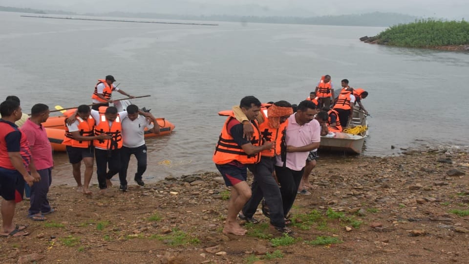 Mock drill was done to deal with floods in Kabirdham
