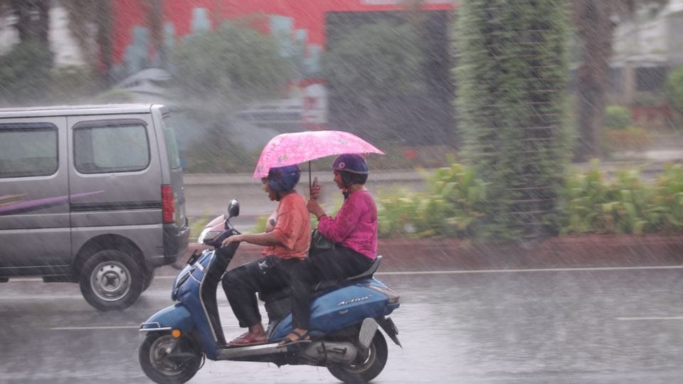 Rain In Delhi It is drizzling rain in Delhi