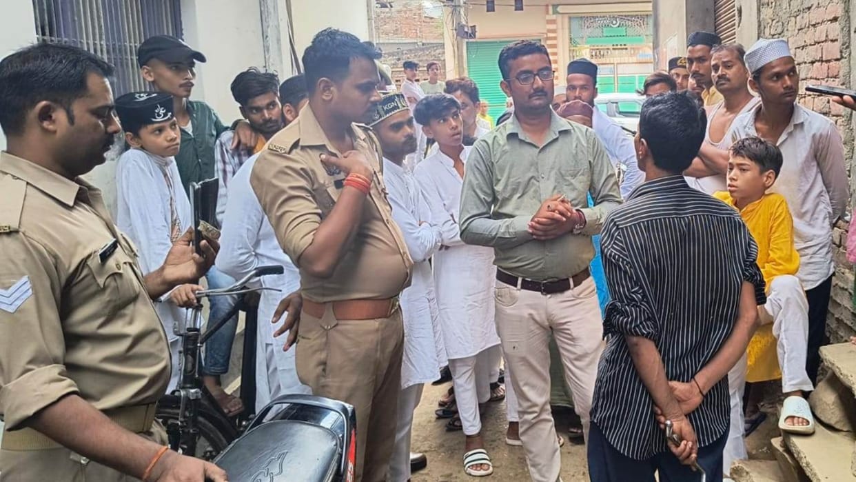 chained teenager was freed Child Line took action in Sonbhadra victim will be counselled