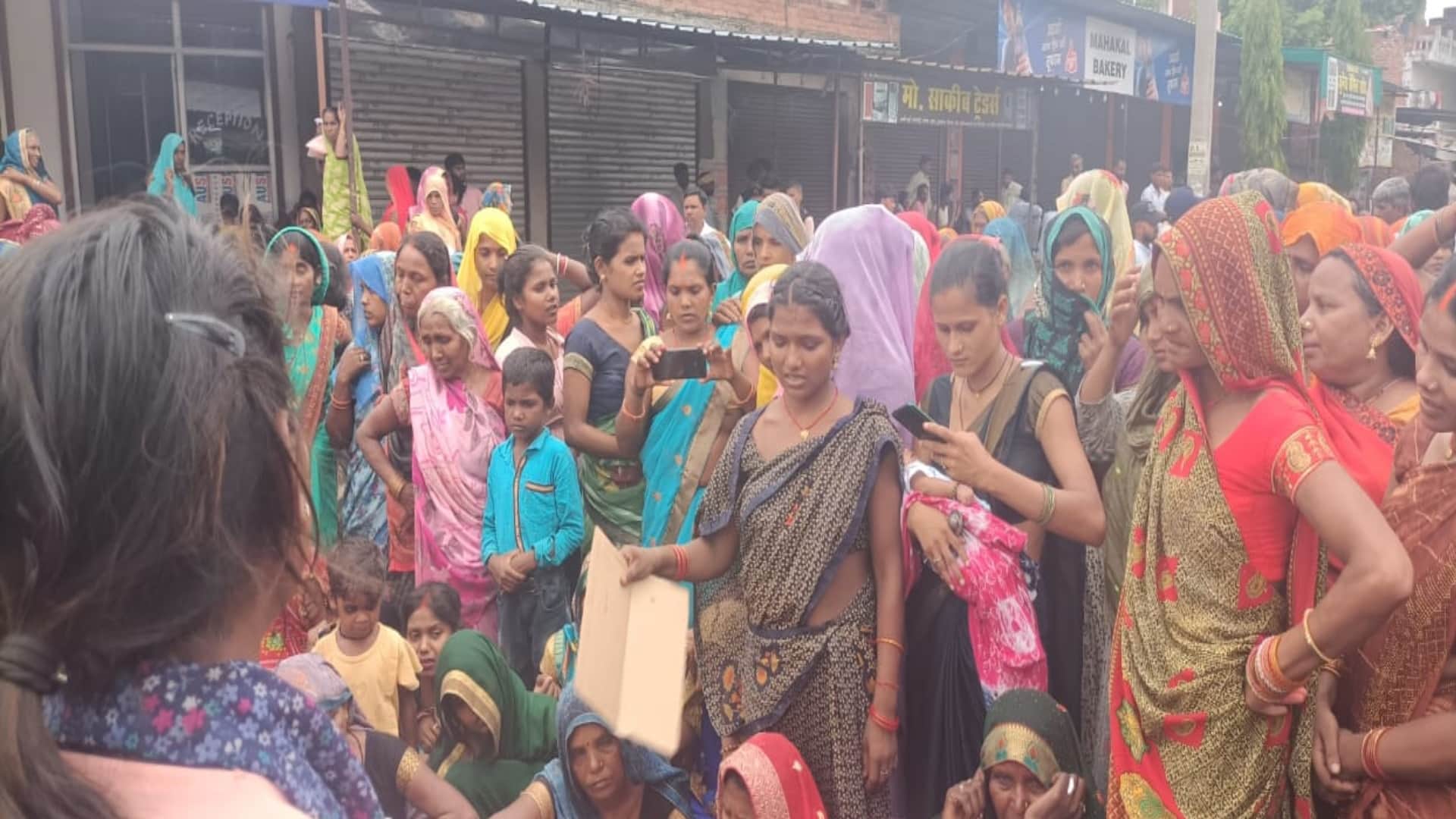 Patient died due to negligence of doctors, family members created ruckus, blocked roads