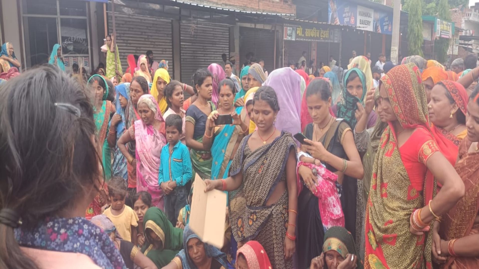 Patient died due to negligence of doctors, family members created ruckus, blocked roads