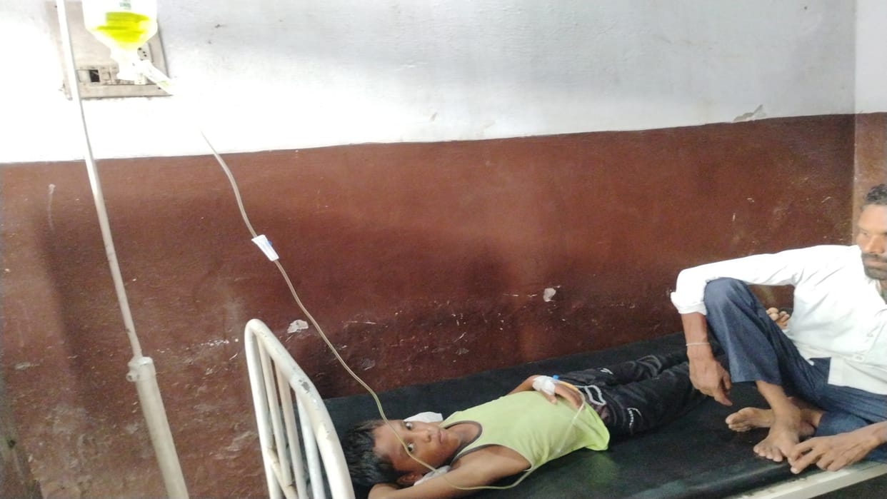 Outbreak of vomiting and diarrhea in Palpur Bagiya village of Ghurpur, more than 100 sick, two dead