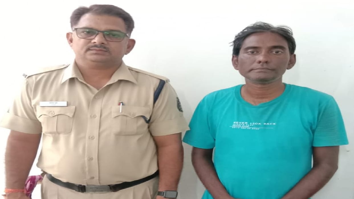 Raipur Crime: Teacher defrauds his student of Rs 18 lakh in the name of getting him a job, arrested